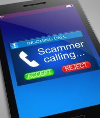Cell phone with scammer calling on incoming call 